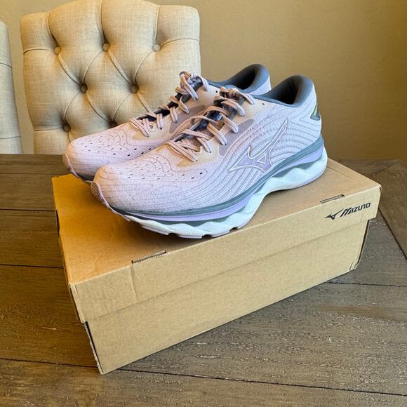Mizuno Wave Sky 6 Women's Size 9 EU 40 Lavender White Gray Running Walking - Picture 15 of 16